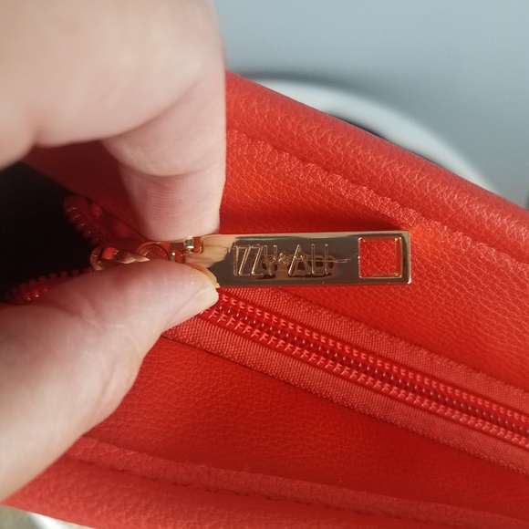 NWT Izzy & Ali Orange Vegan Tote - Picture 8 of 8